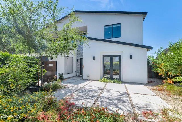 a house view with a outdoor space