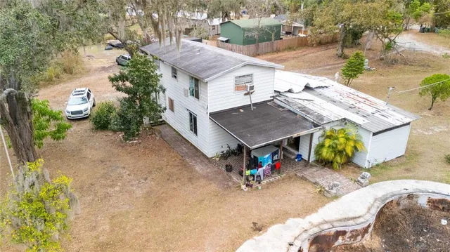 a view of a yard with a tree