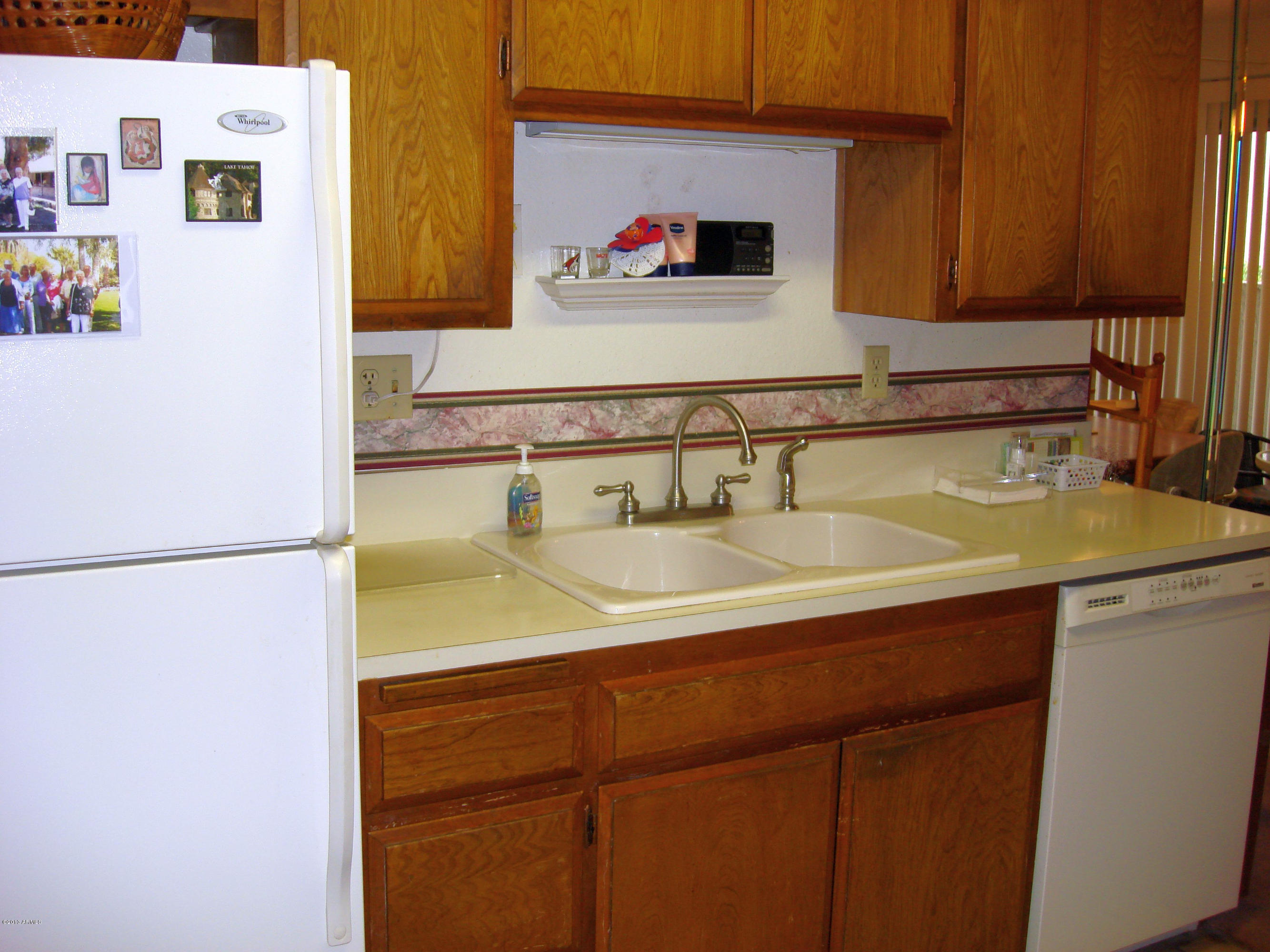 5525 East Thomas Road, Unit J4 Phoenix, AZ 85018 - Photo 11 of 36 Kitchen