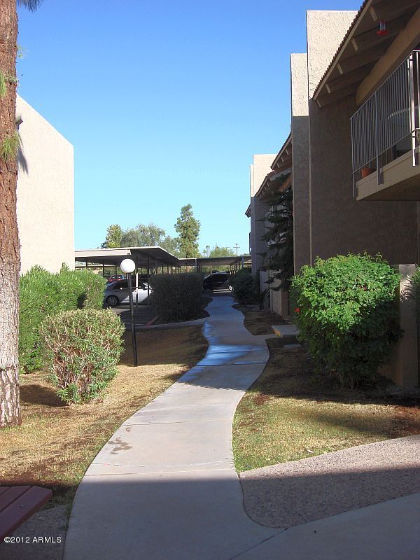 5525 East Thomas Road, Unit J4 Phoenix, AZ 85018 - Photo 22 of 36 Carport