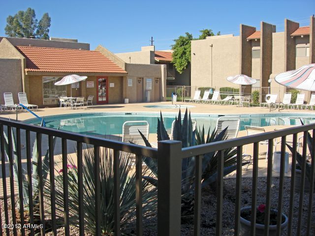 5525 East Thomas Road, Unit J4 Phoenix, AZ 85018 - Photo 24 of 36 Community Pool