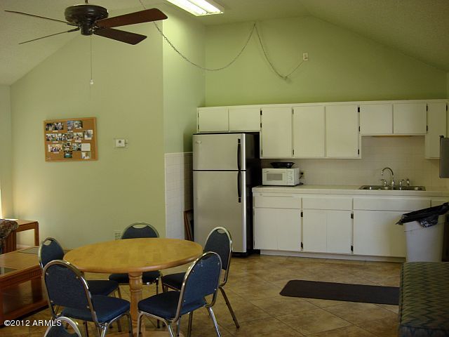 5525 East Thomas Road, Unit J4 Phoenix, AZ 85018 - Photo 25 of 36 Clubhouse