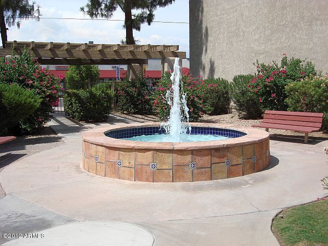 5525 East Thomas Road, Unit J4 Phoenix, AZ 85018 - Photo 30 of 36 Fountain