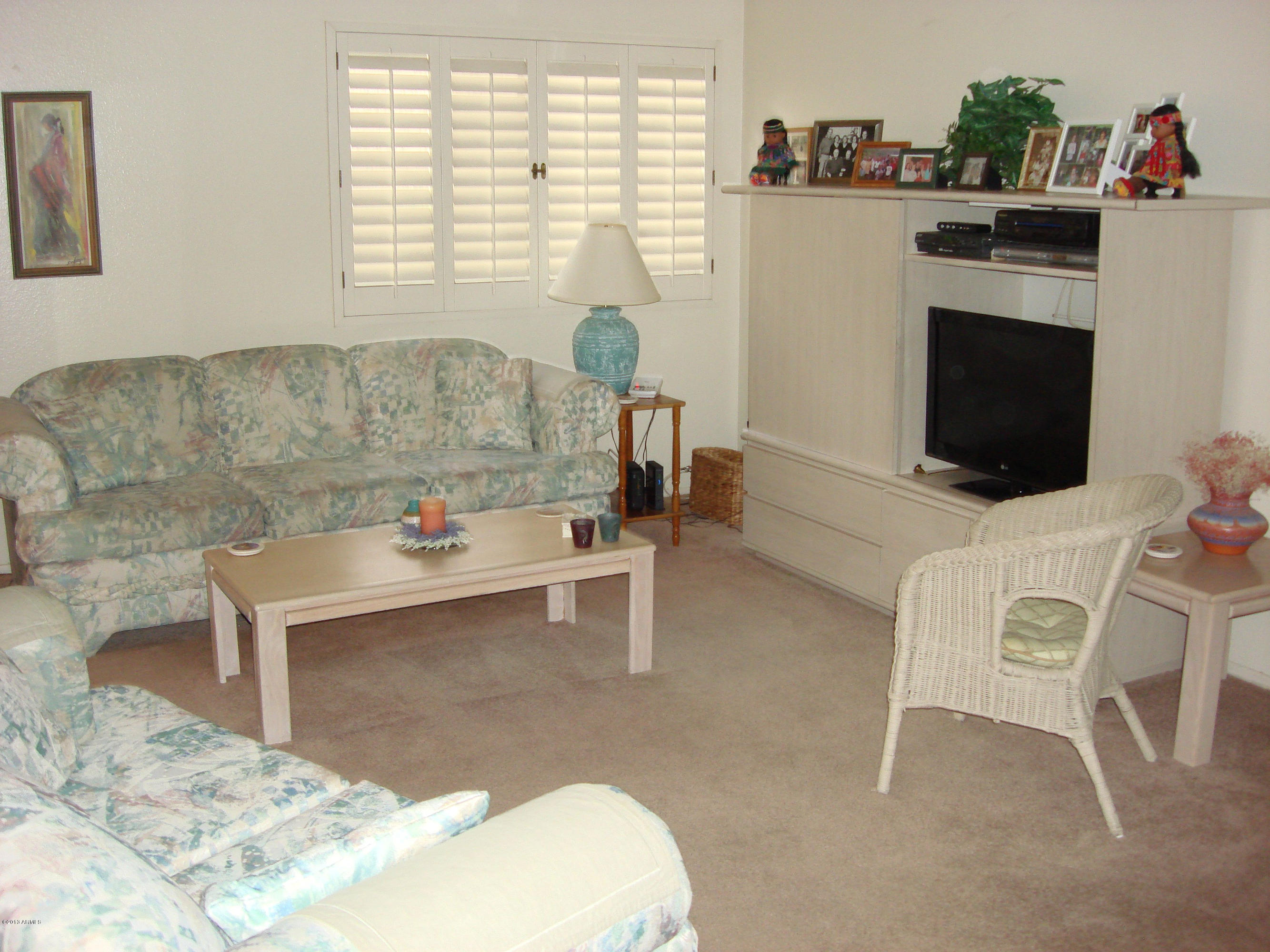 5525 East Thomas Road, Unit J4 Phoenix, AZ 85018 - Photo 8 of 36 Living Room