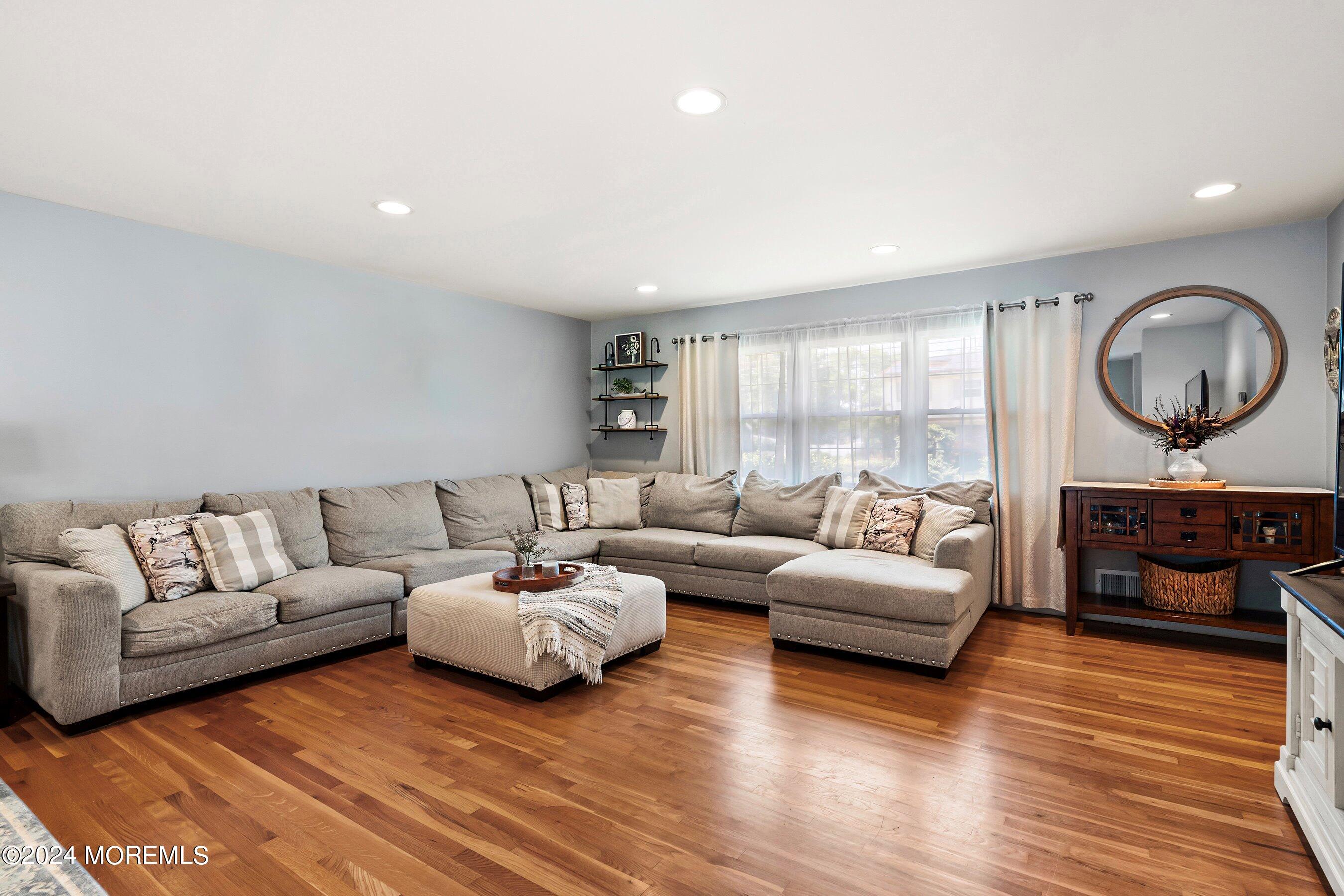 18 Westbrook Road Howell, NJ 07731 - Photo 6 of 27 06-Living