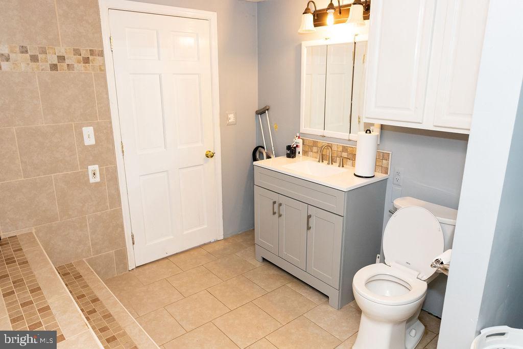 10510 Fountain School Road Union Bridge, MD 21791 - Photo 4 of 47 First floor full bath