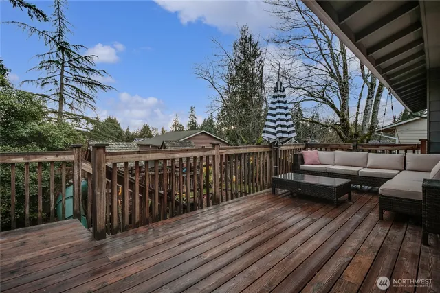 a view of a roof deck with wooden floor and fence