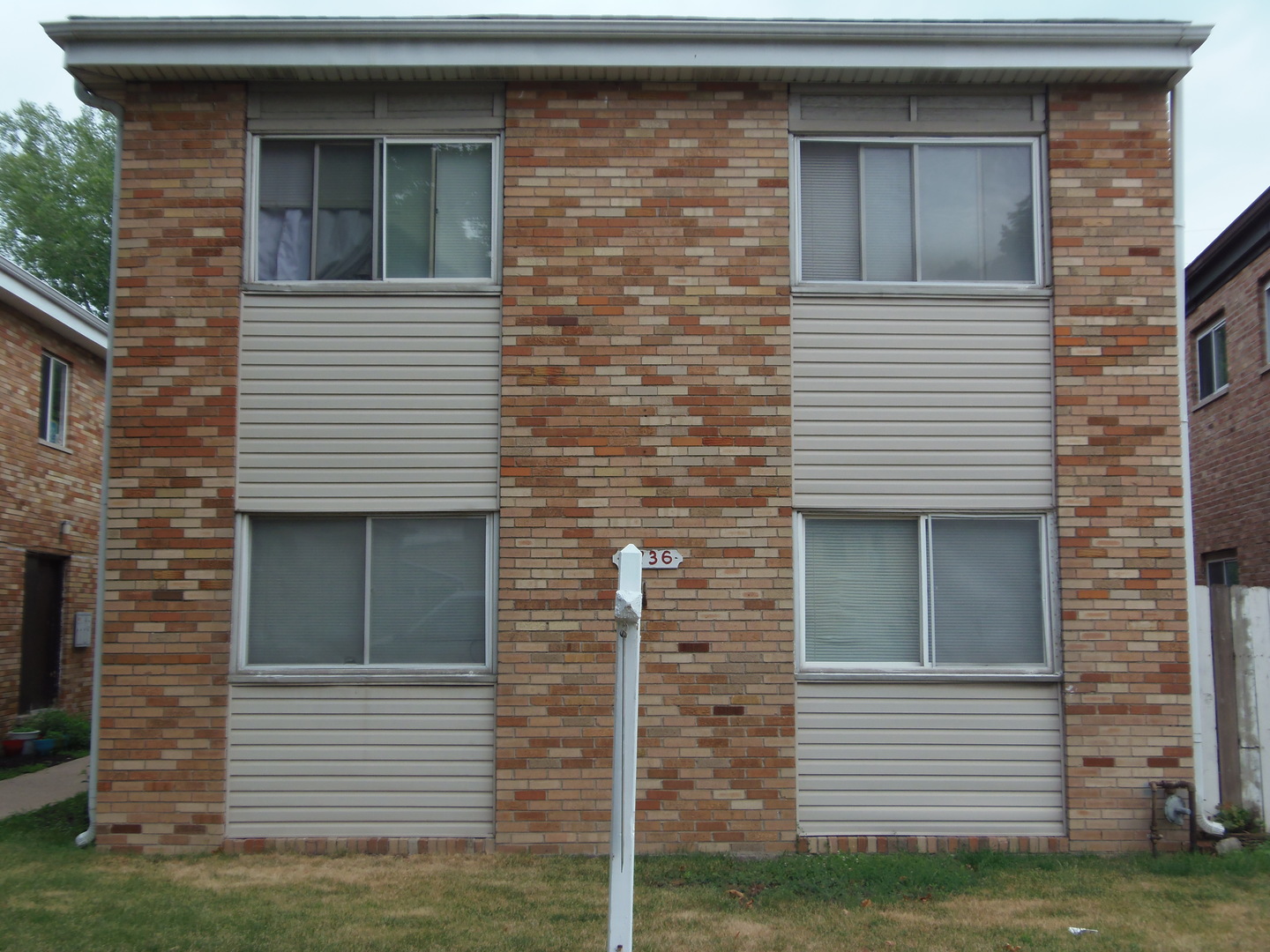 7236 Park Avenue Summit, IL 60501 - Photo 1 of 4 a view of a house front of house