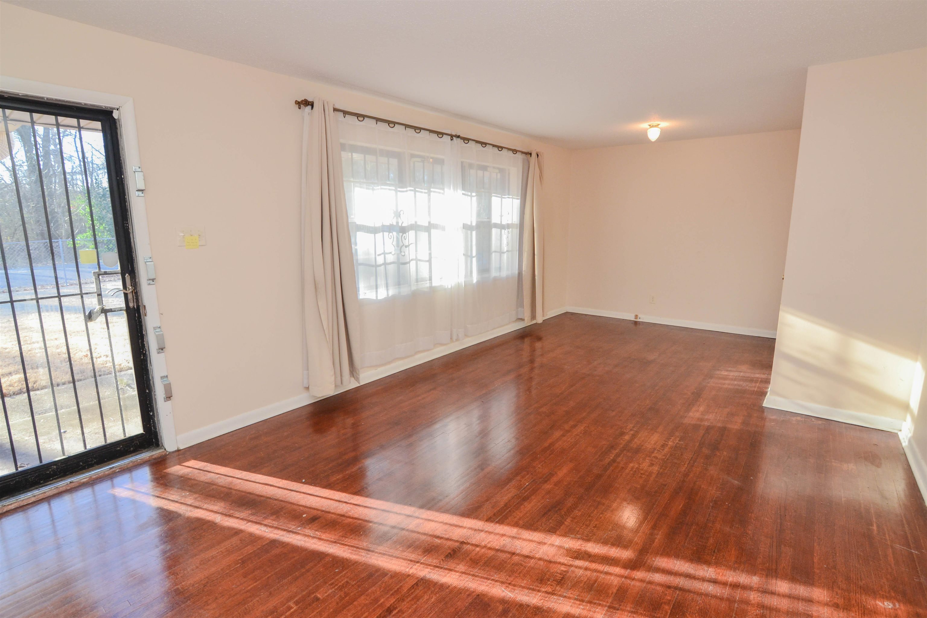 732 Westview Road Memphis, TN 38109 - Photo 4 of 18 Gallery Image 4