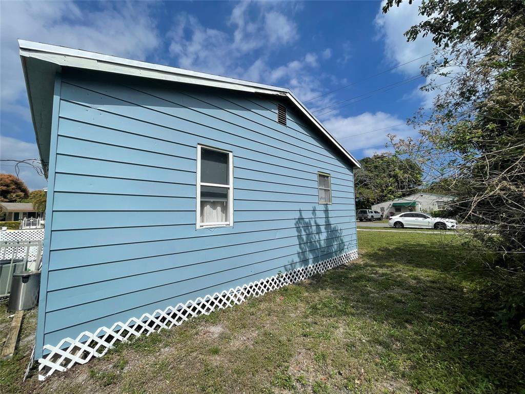 342 Southwest 2nd Avenue Dania Beach, FL 33004 - Photo 7 of 27 a backyard of a house