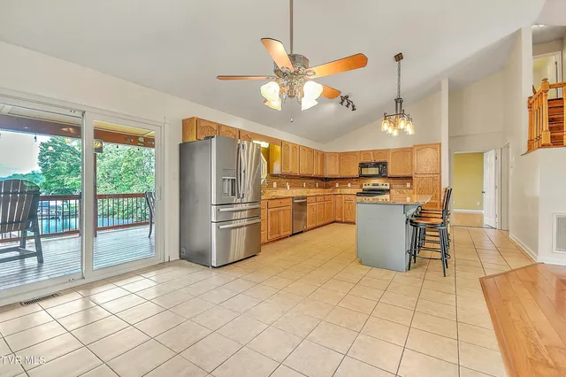 $899,000 | 476 Sportsman Dock Road, Piney Flats, TN 37686