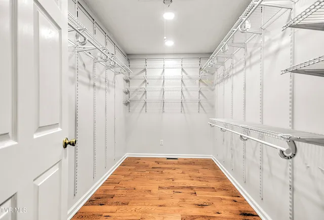 $899,000 | 476 Sportsman Dock Road, Piney Flats, TN 37686