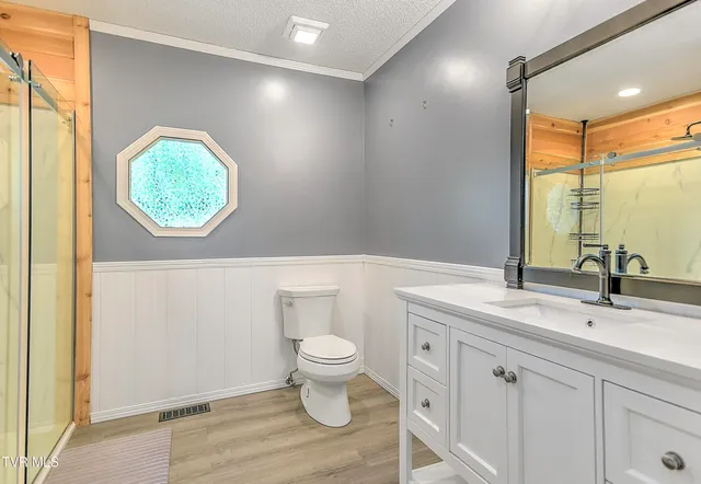 $899,000 | 476 Sportsman Dock Road, Piney Flats, TN 37686