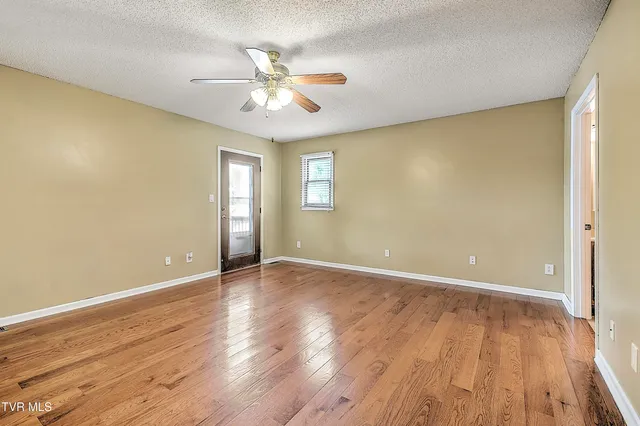 $899,000 | 476 Sportsman Dock Road, Piney Flats, TN 37686