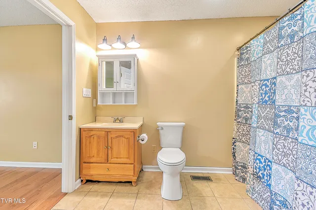 $899,000 | 476 Sportsman Dock Road, Piney Flats, TN 37686