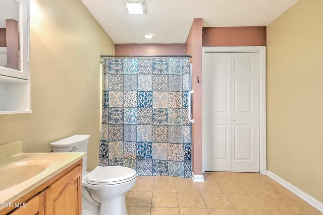 $899,000 | 476 Sportsman Dock Road, Piney Flats, TN 37686