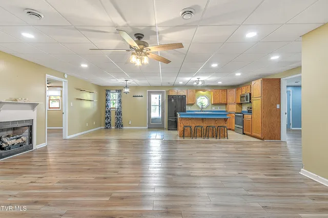 $899,000 | 476 Sportsman Dock Road, Piney Flats, TN 37686