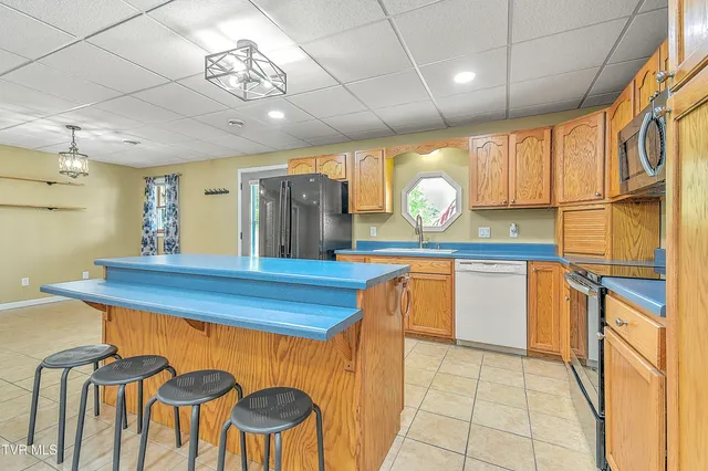 $899,000 | 476 Sportsman Dock Road, Piney Flats, TN 37686