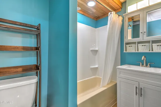 $899,000 | 476 Sportsman Dock Road, Piney Flats, TN 37686