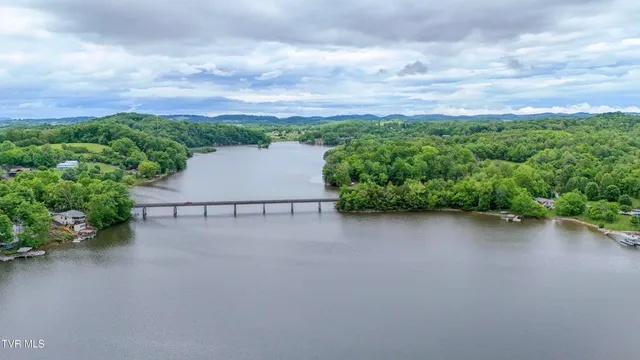 $899,000 | 476 Sportsman Dock Road, Piney Flats, TN 37686