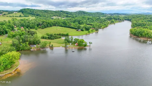 $899,000 | 476 Sportsman Dock Road, Piney Flats, TN 37686