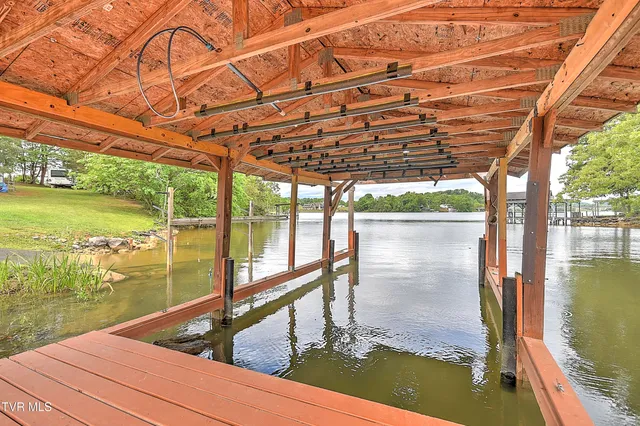 $899,000 | 476 Sportsman Dock Road, Piney Flats, TN 37686