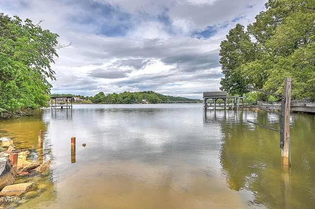 $899,000 | 476 Sportsman Dock Road, Piney Flats, TN 37686