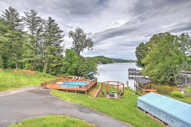 $899,000 | 476 Sportsman Dock Road, Piney Flats, TN 37686
