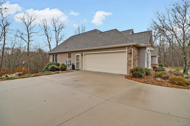 $695,000 | 33 Hemlock Court, Crossville, TN 38558