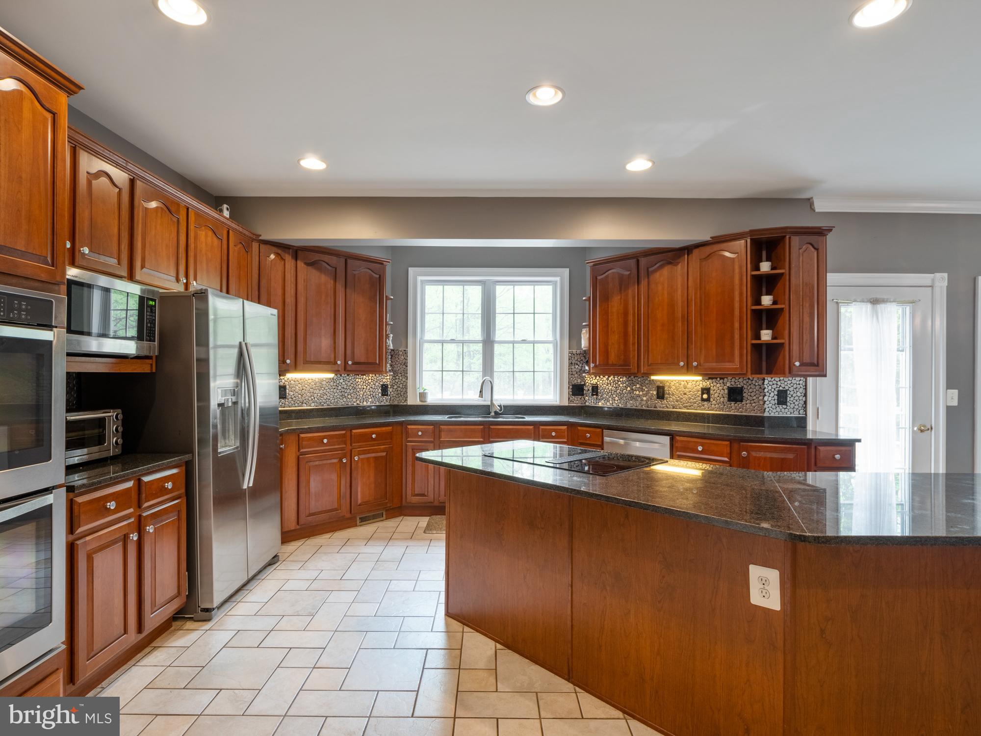 848 Seneca Road Great Falls, VA 22066 - Photo 11 of 52 Gallery Image 11