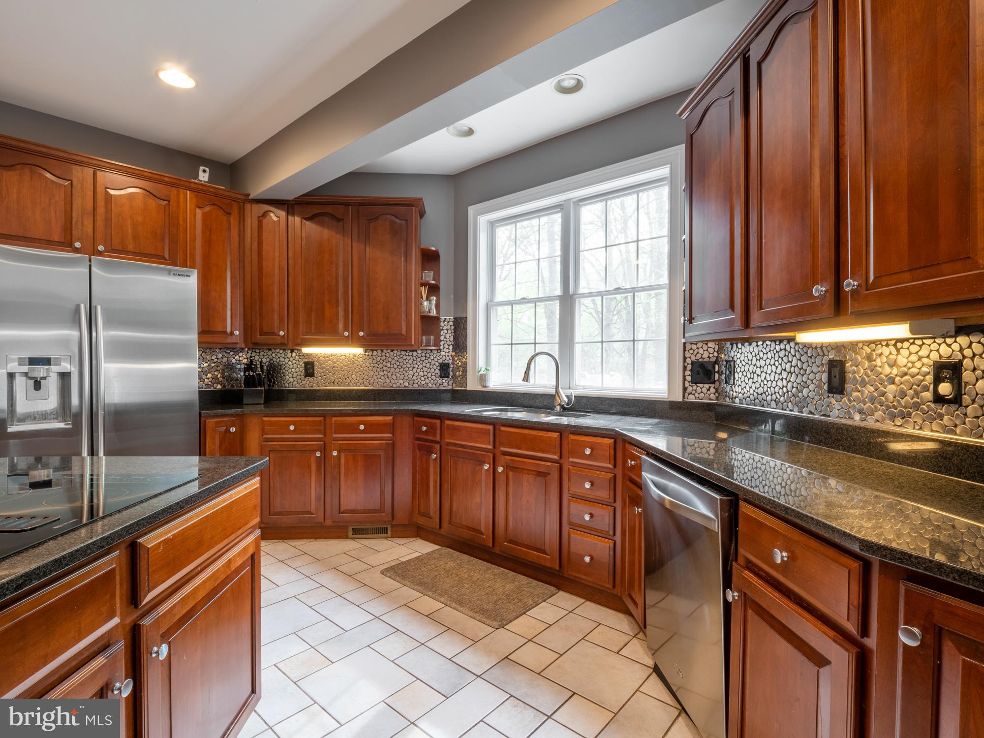 848 Seneca Road Great Falls, VA 22066 - Photo 12 of 52 Gallery Image 12
