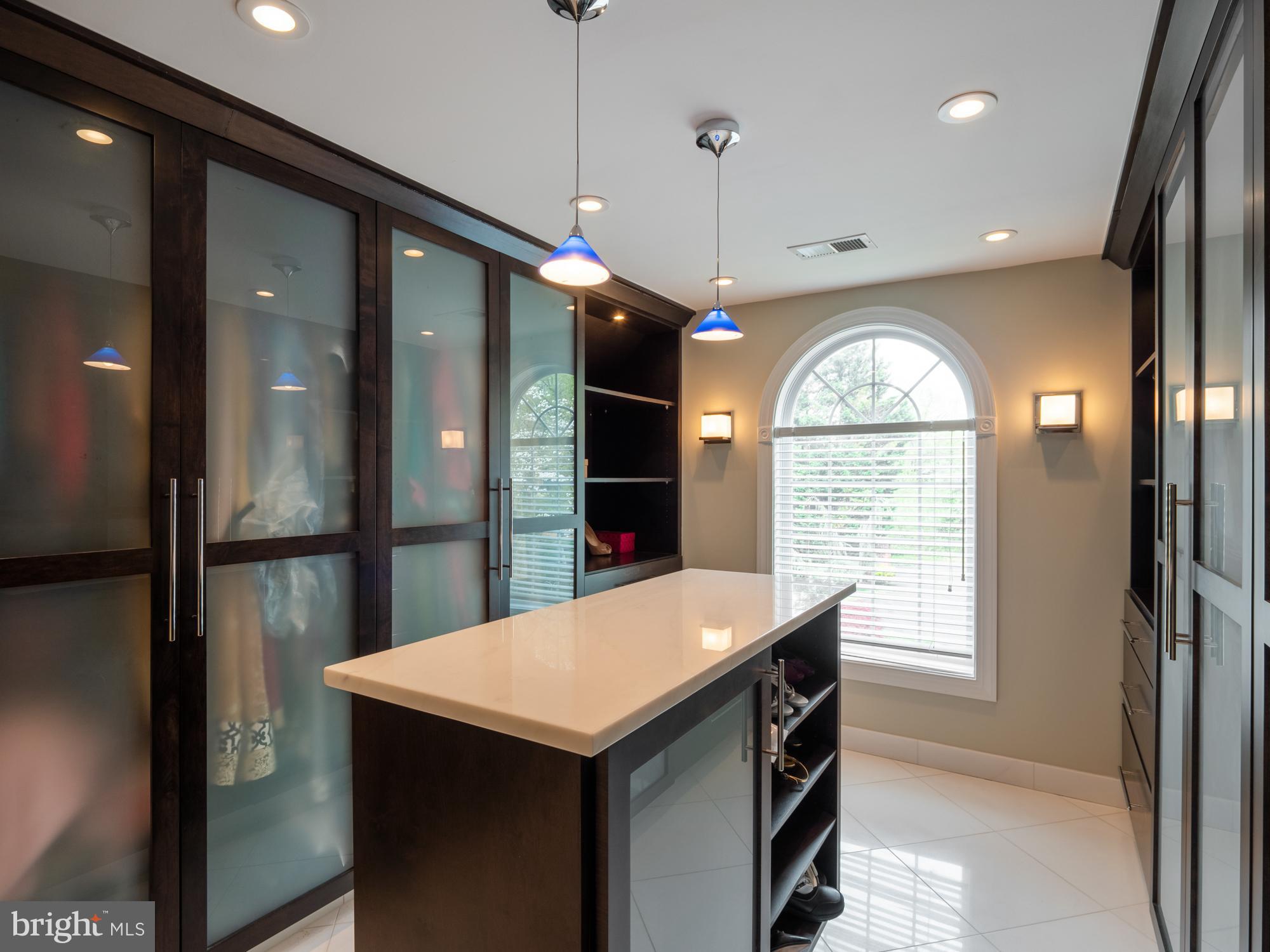 848 Seneca Road Great Falls, VA 22066 - Photo 17 of 52 Gallery Image 17