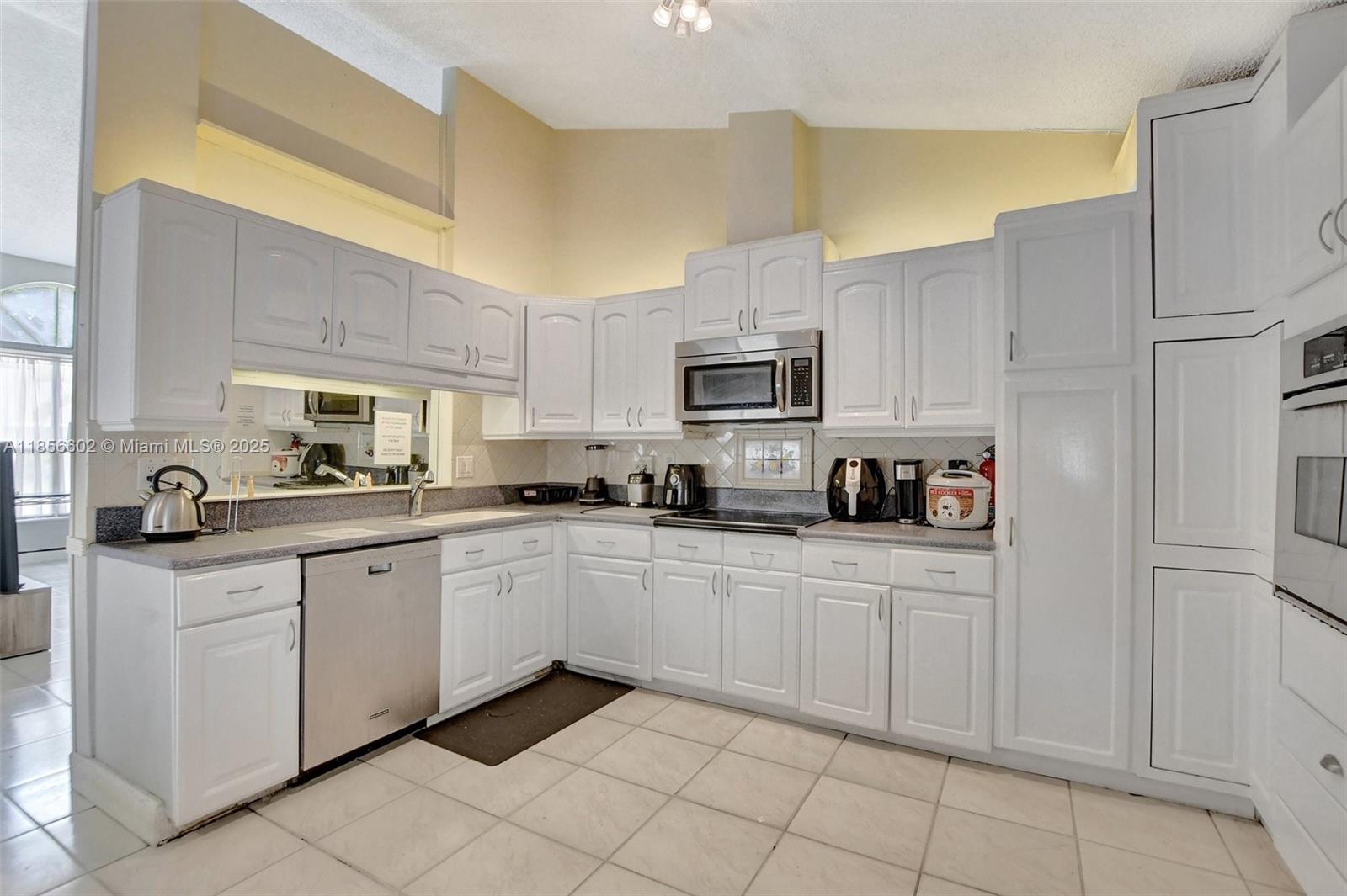 8176 Scenic Turn Boca Raton, FL 33433 - Photo 11 of 60