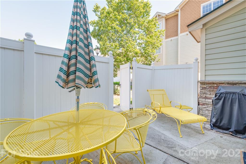 833 Millbrook Road, Unit 833 Charlotte, NC 28211 - Photo 19 of 23 a backyard of a house with table and chairs