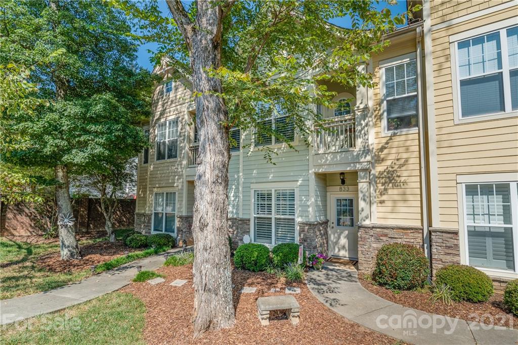833 Millbrook Road, Unit 833 Charlotte, NC 28211 - Photo 4 of 23 a front view of a house with garden