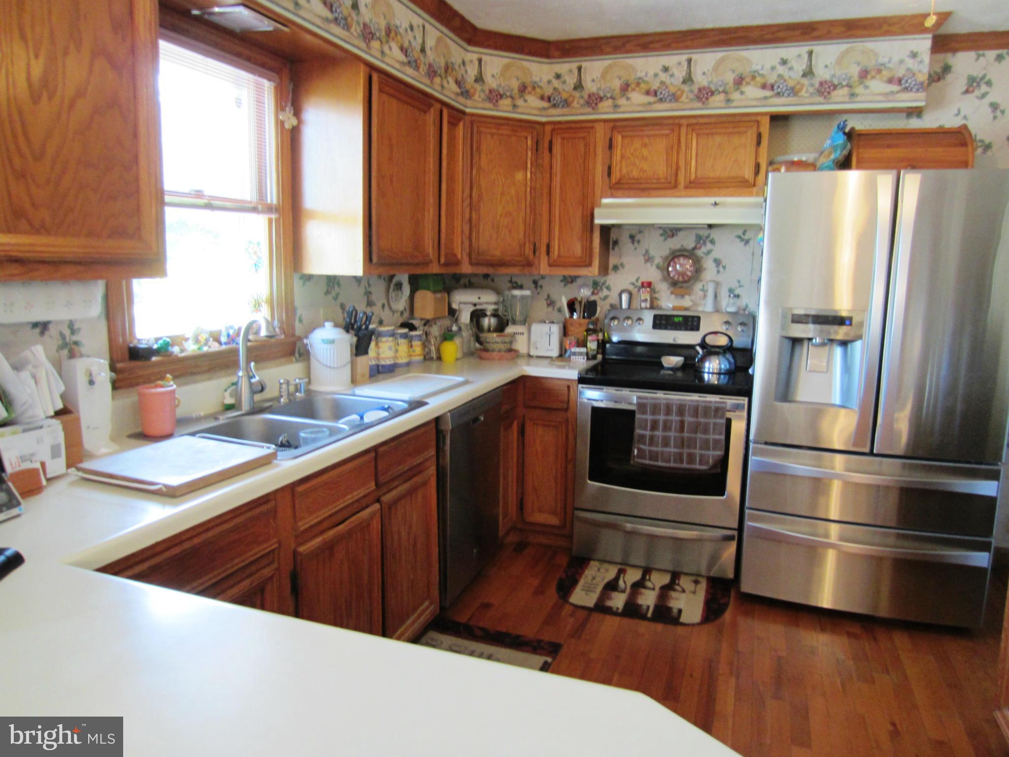 39159 Rodeffer Road Lovettsville, VA 20180 - Photo 11 of 30 Closed View of Kitchen