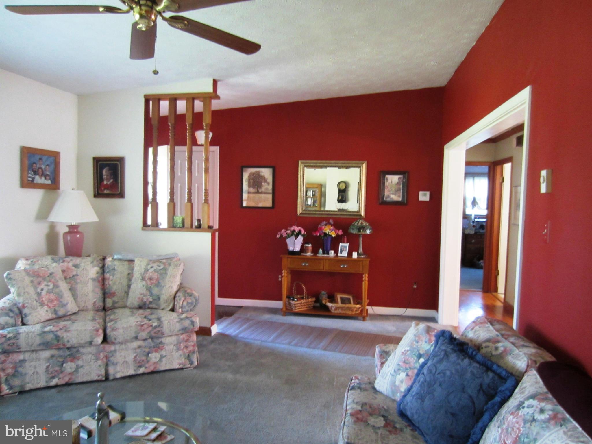 39159 Rodeffer Road Lovettsville, VA 20180 - Photo 8 of 30 Living Room