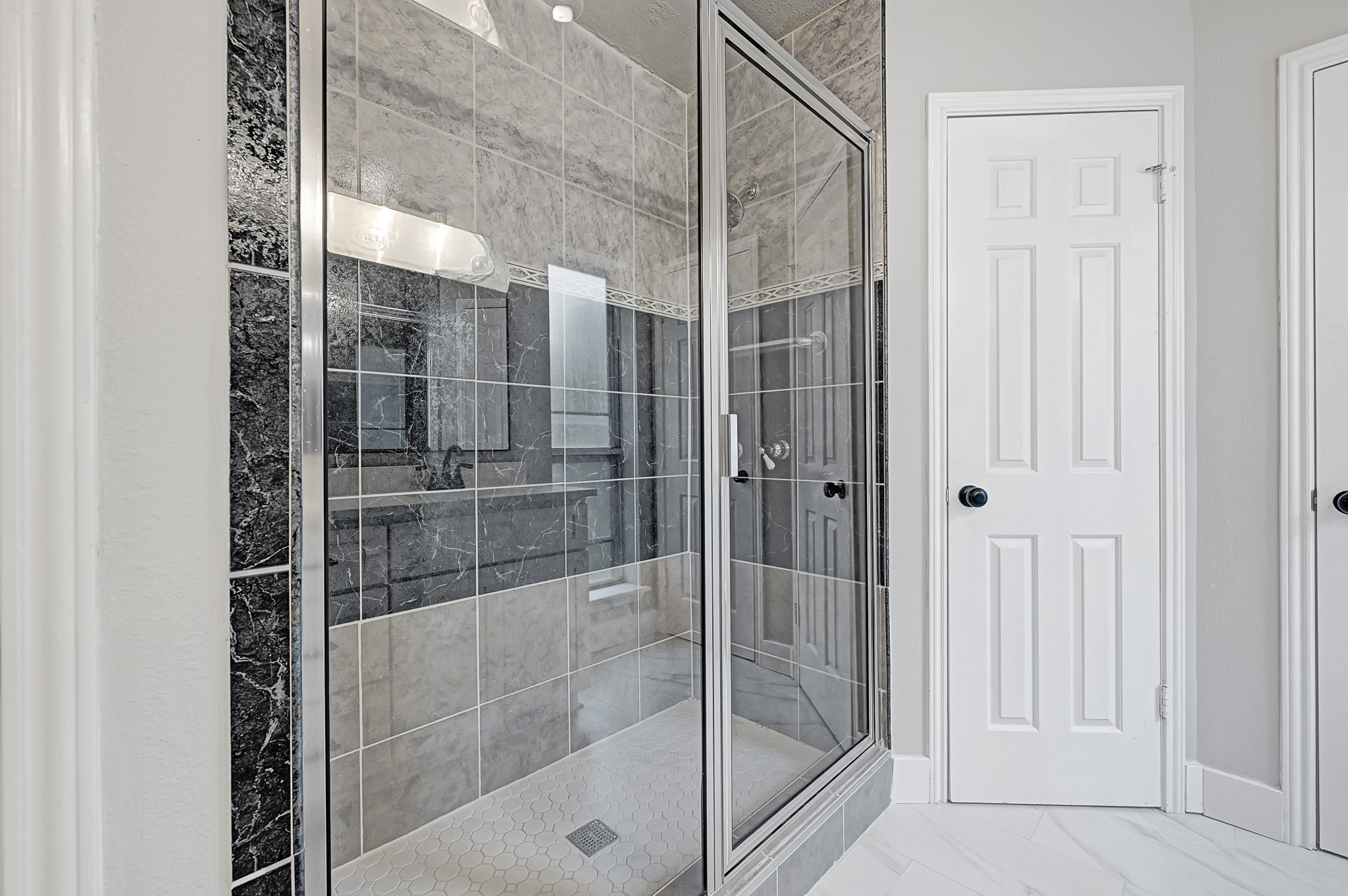 21211 Slippery Creek Lane Spring, TX 77388 - Photo 24 of 29 a bathroom with a glass shower door
