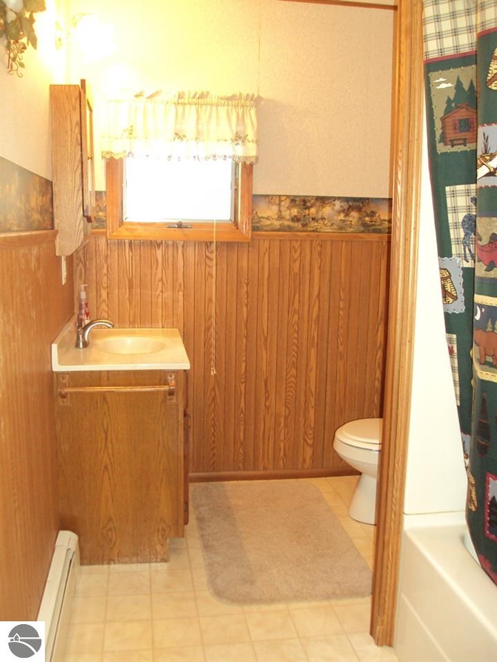 5510 Calhoun Road Gladwin, MI 48624 - Photo 20 of 67 1777699-19.JPG