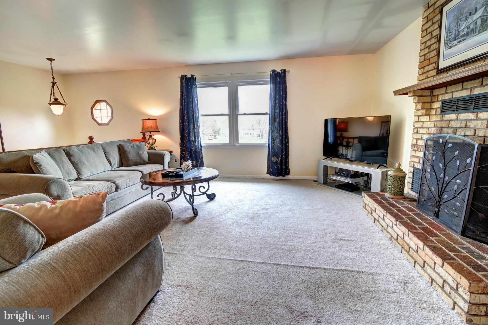6198 Beverleys Mill Road Broad Run, VA 20137 - Photo 8 of 25 Family Room
