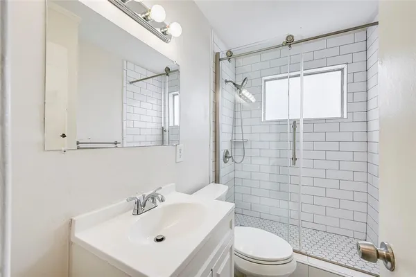 $1,900 | 1905 South Cooper Street, Arlington, TX 76010