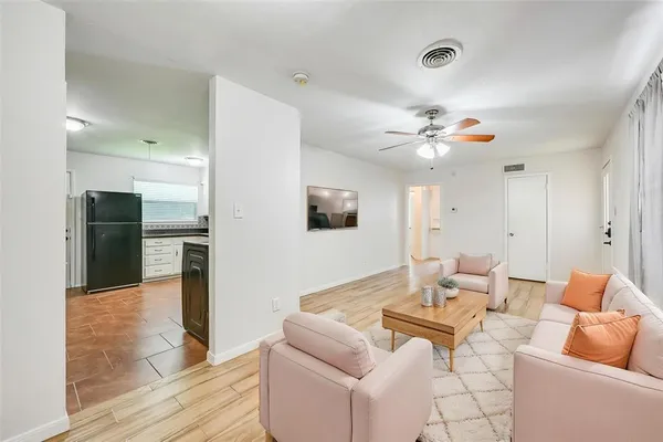 $1,900 | 1905 South Cooper Street, Arlington, TX 76010