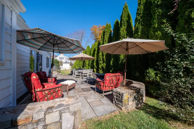 a view of a house with a backyard