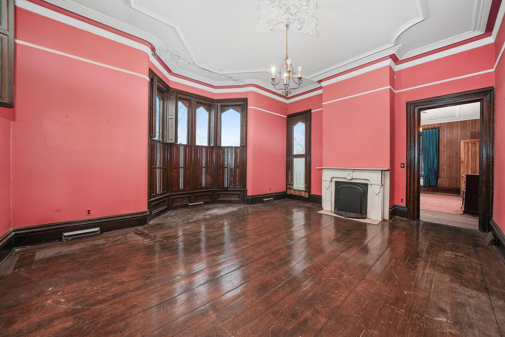 112 South Charleton Street Willow Springs, IL 60480 - Photo 12 of 34 a view of a livingroom with wooden floor and a fireplace