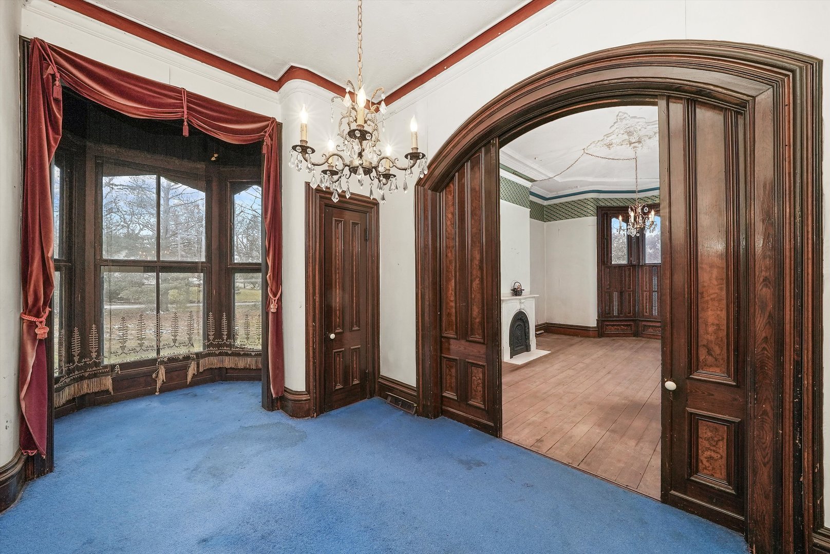 112 South Charleton Street Willow Springs, IL 60480 - Photo 15 of 34 an empty room with windows
