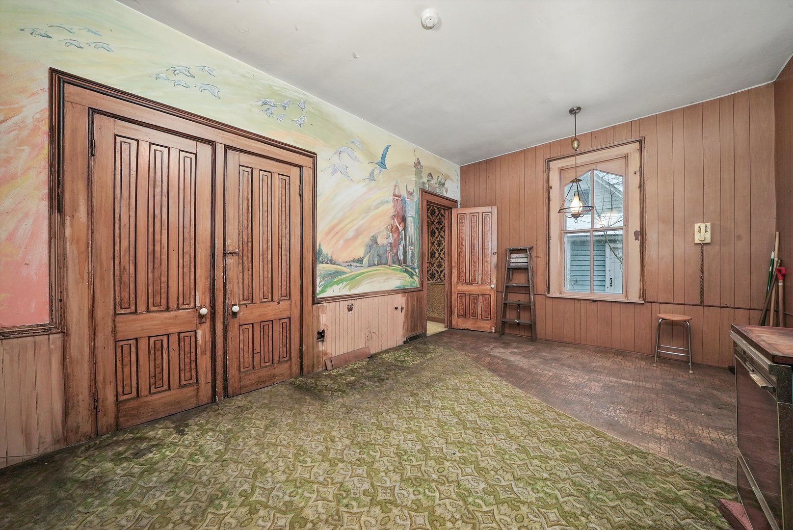112 South Charleton Street Willow Springs, IL 60480 - Photo 20 of 34 an empty room with windows
