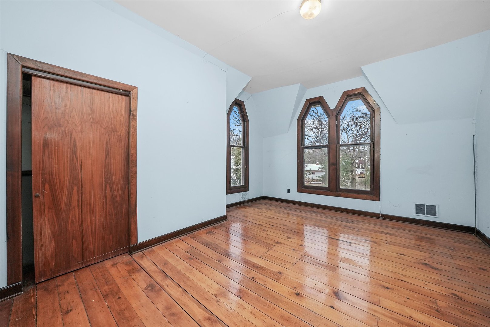 112 South Charleton Street Willow Springs, IL 60480 - Photo 22 of 34 an empty room with wooden floor mirror and windows