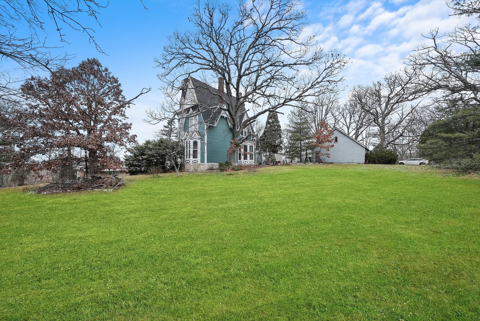 112 South Charleton Street Willow Springs, IL 60480 - Photo 28 of 34 a view of a park with large trees