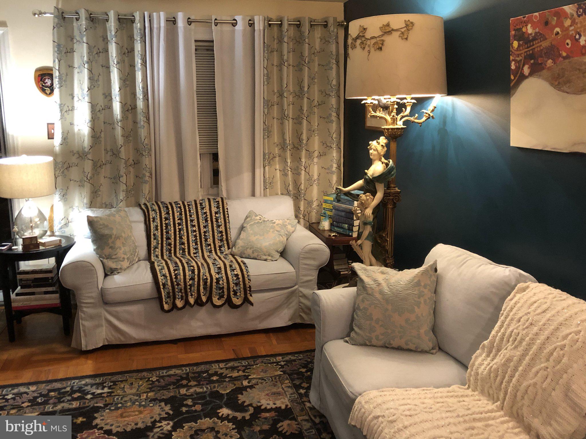 213 Overlook Road Philadelphia, PA 19128 - Photo 4 of 25 Living Room