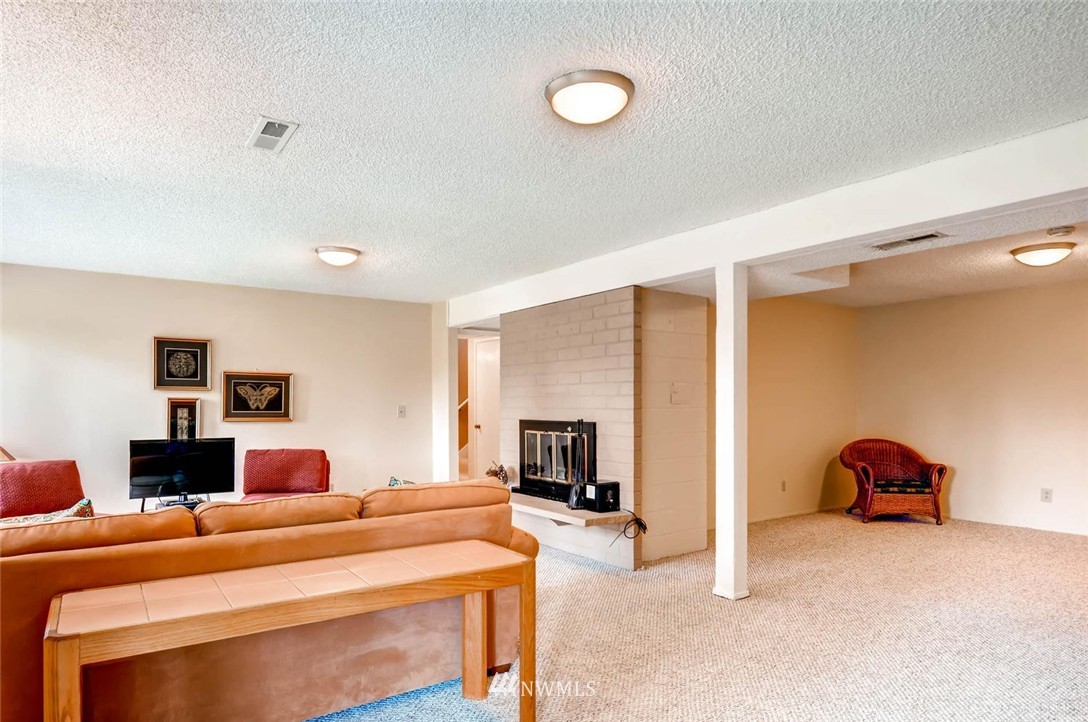 12438 Southeast 98th Street Renton, WA 98056 - Photo 14 of 25